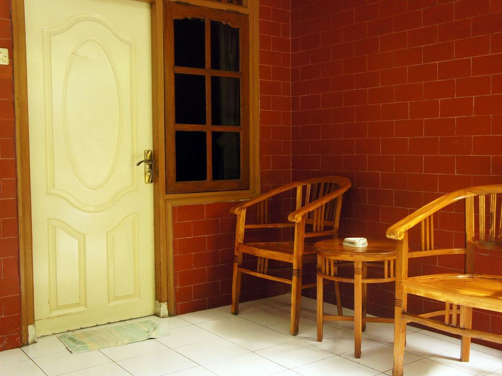 Waringin Homestay Kuta  Exterior photo