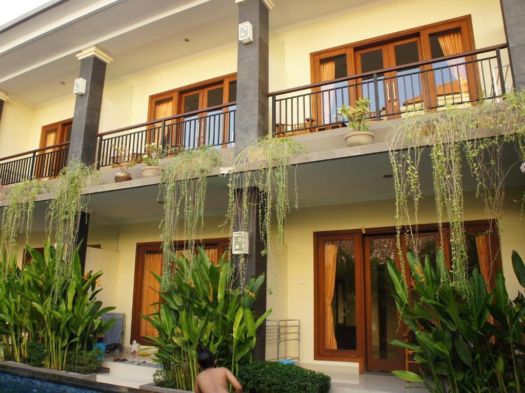 Waringin Homestay Kuta  Exterior photo
