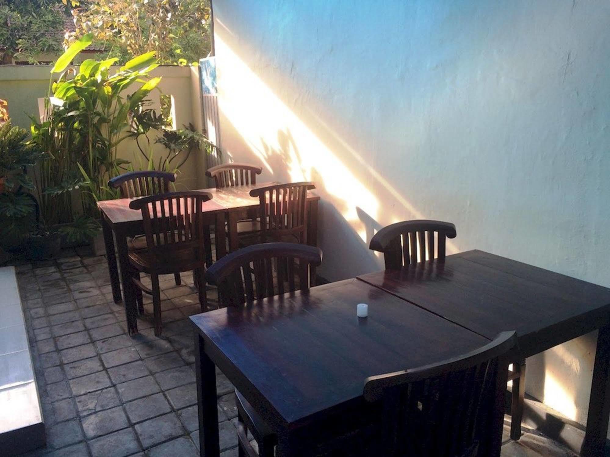 Waringin Homestay Kuta  Exterior photo