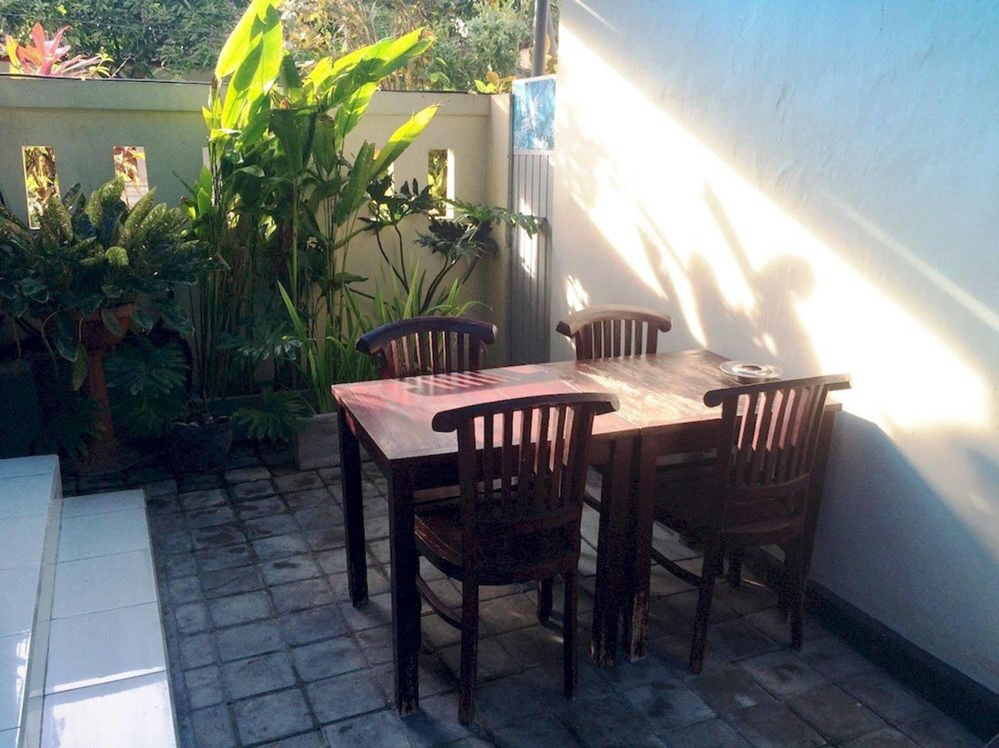 Waringin Homestay Kuta  Exterior photo